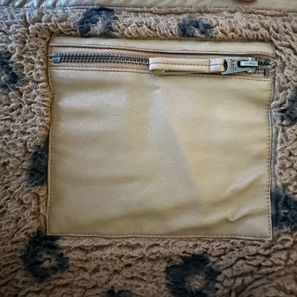 Abercrombie and Fitch leopard print Sherpa zip up jacket - Picture 7 of 7